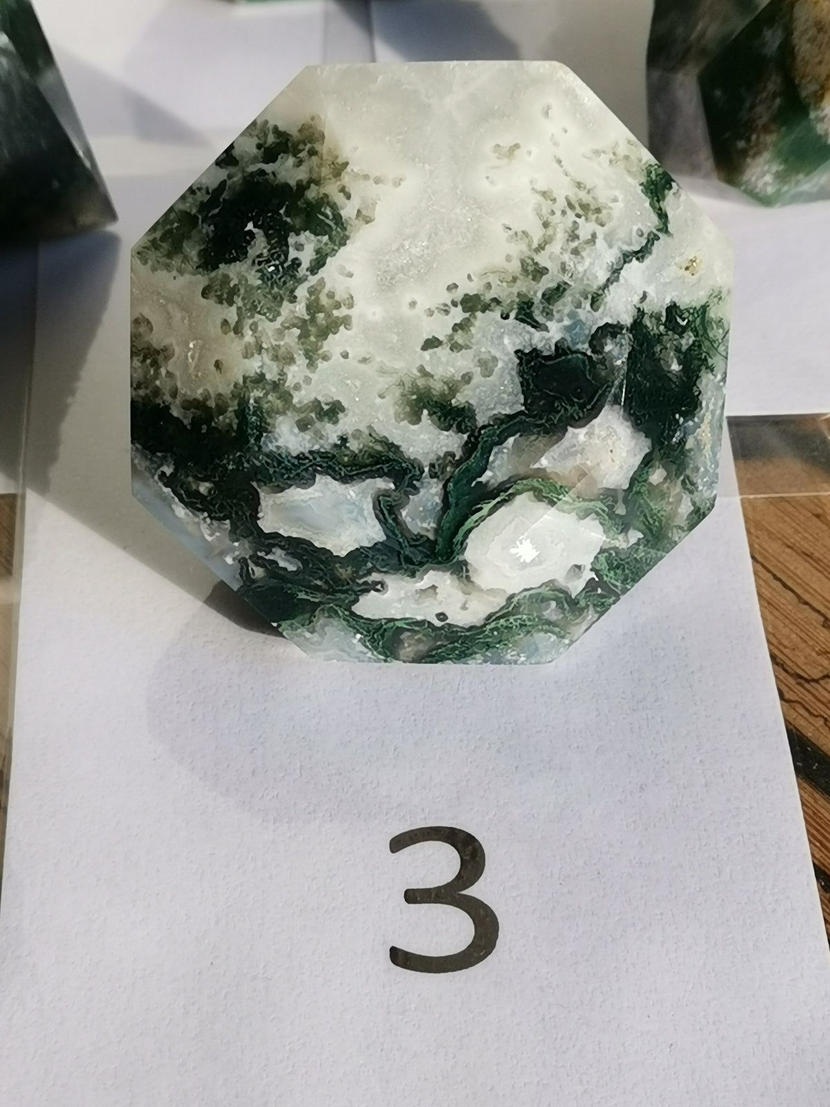 Agate mousse taillée en forme de diamant – Quatre pièces au choix