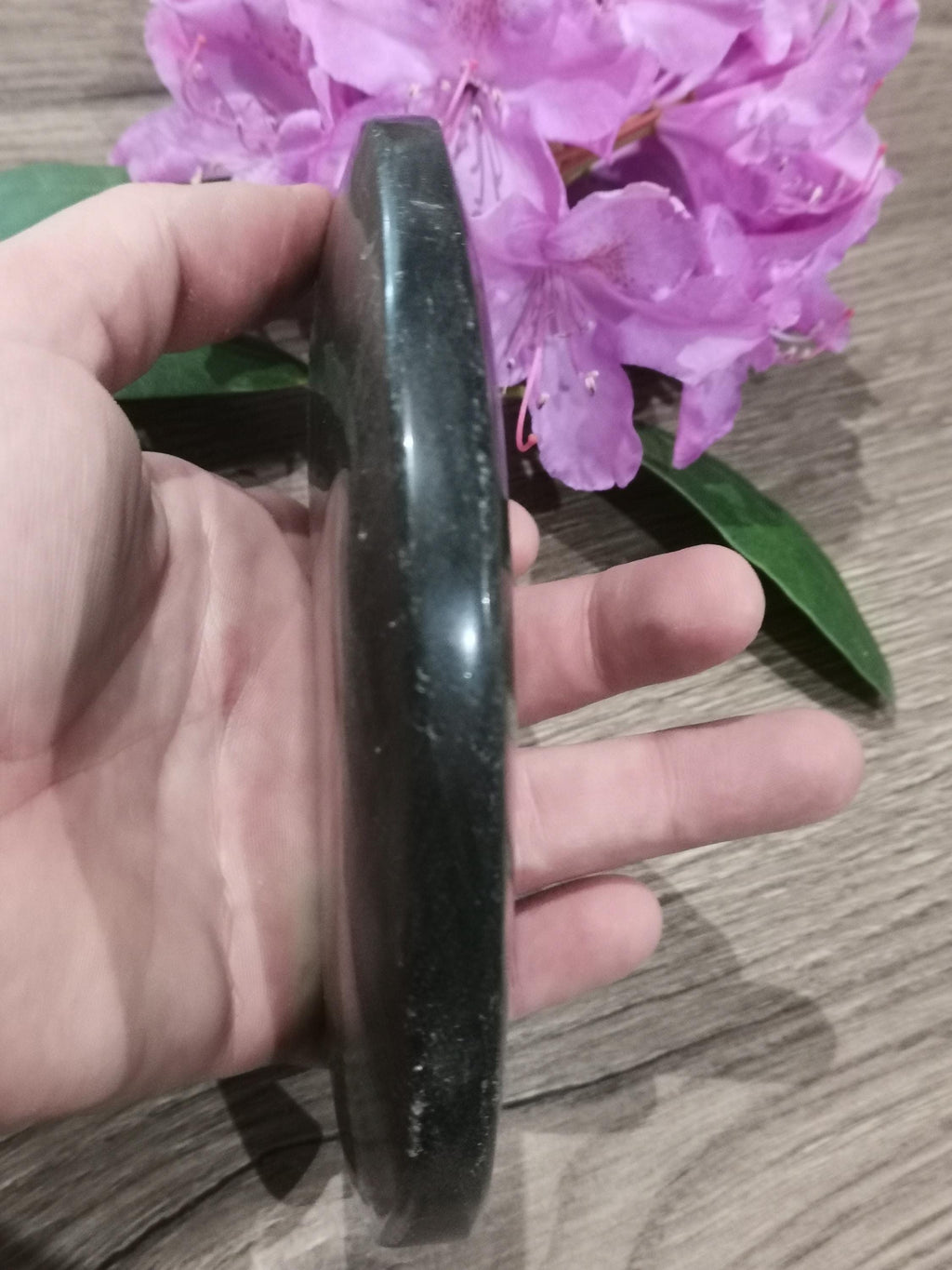 Lune en obsidienne dorée – Pierre naturelle de 15,7 cm
