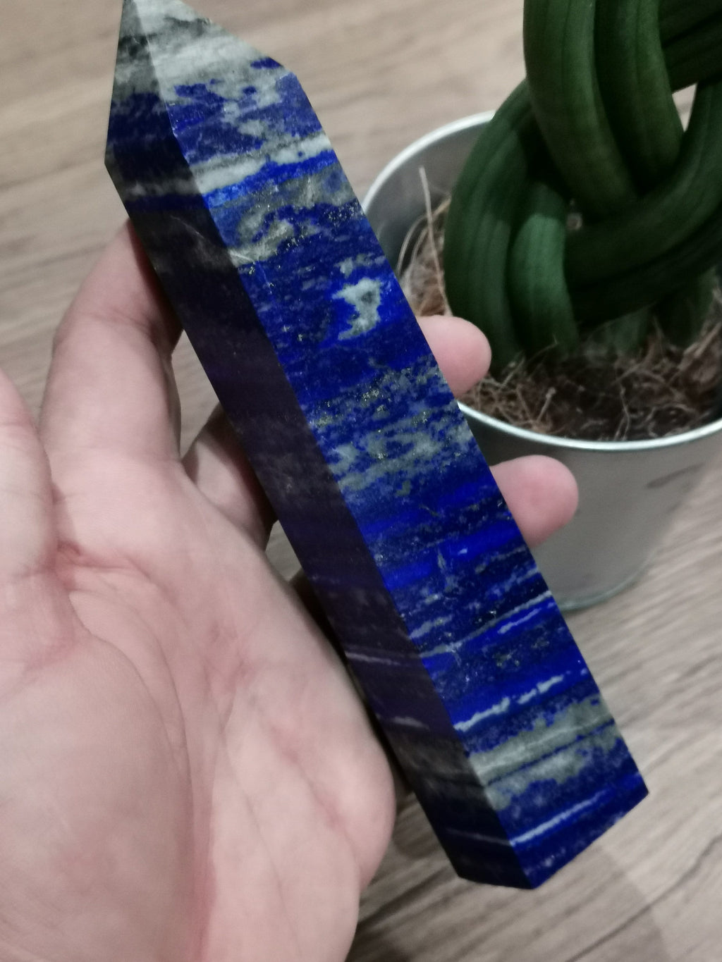 Lapis Lazuli , Pointe , Tour 640 gr , pierre d'ornement / lithothérapie