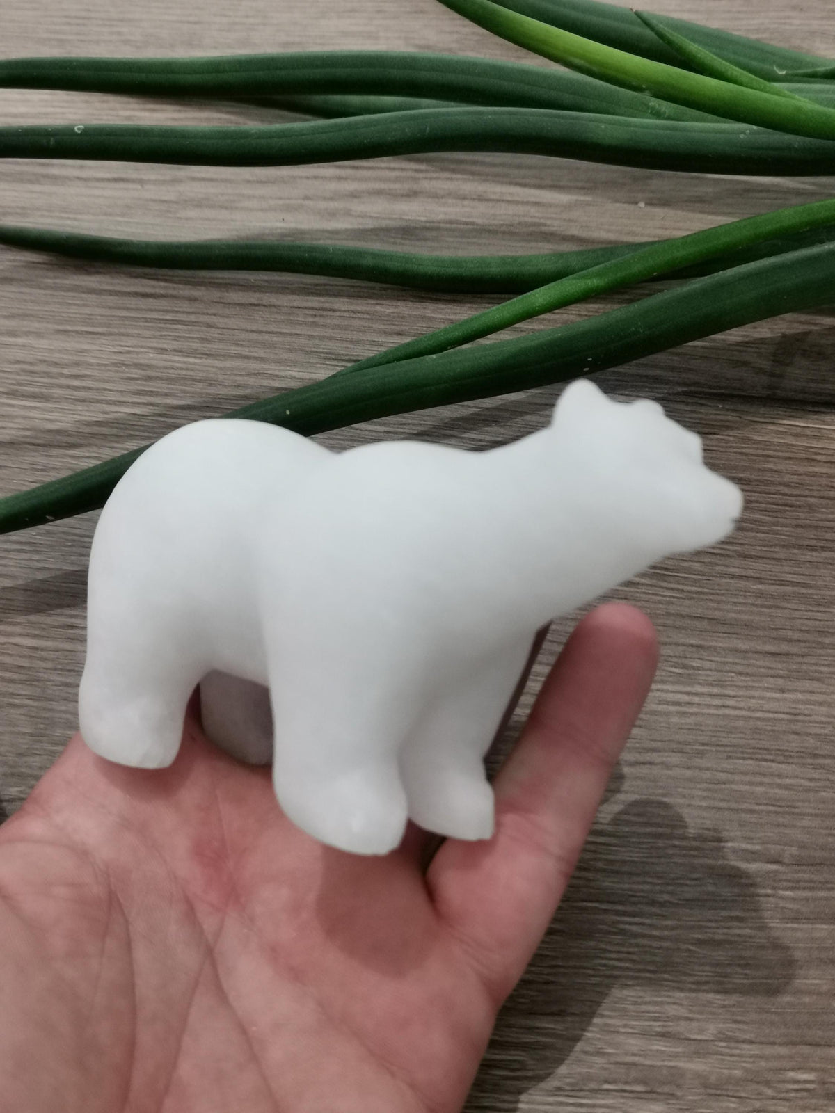 IJsbeer, sculptuur van natuursteen 390 g -> puur wit jade, ideaal als kerstdecoratie