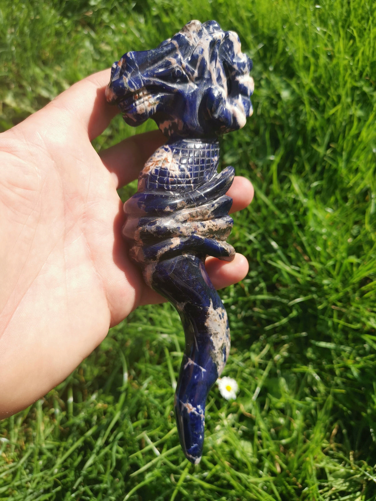 Dague en sodalite naturelle, lame sinueuse et tête de bouc, 20 cm