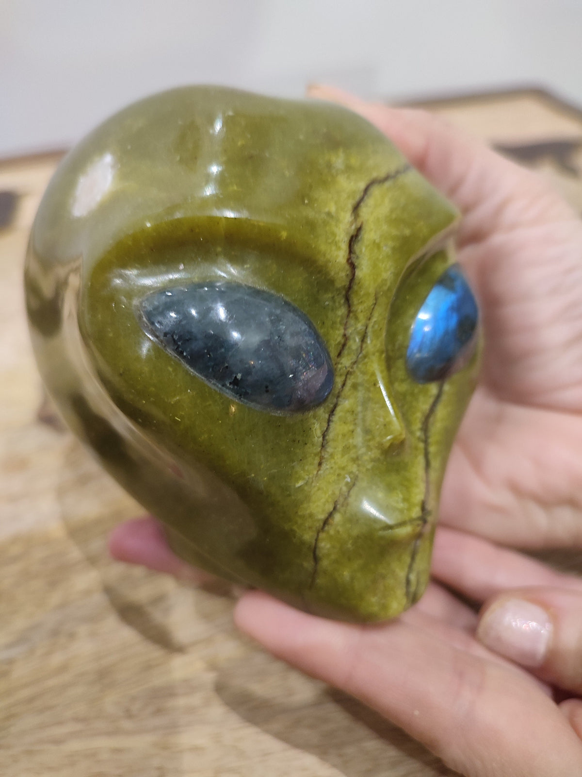 Chrysoprasen-Stein Zitrone / Skulptur Kopf , Schädel außerirdischen Typs Roswell , geschnitzte Mineralien / Wunderkammer
