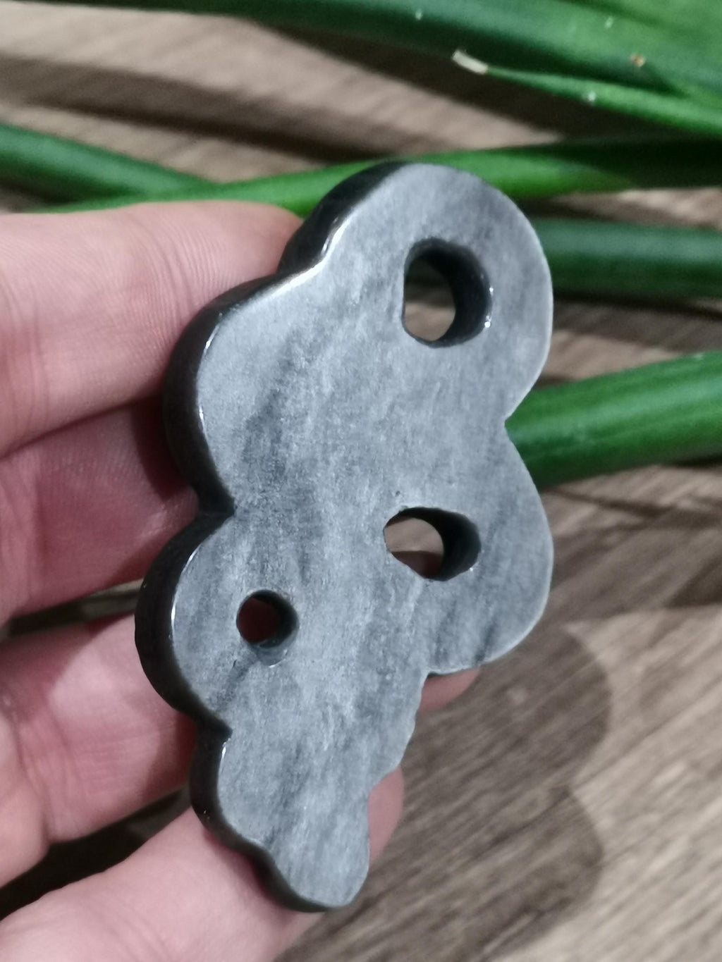 Serpent gravé en obsidienne argentée du Mexique – Pierre naturelle