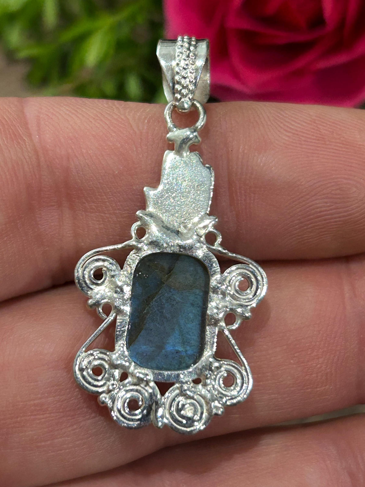 Pendentif labradorite et argent 925 – Volute et main de Fatma
