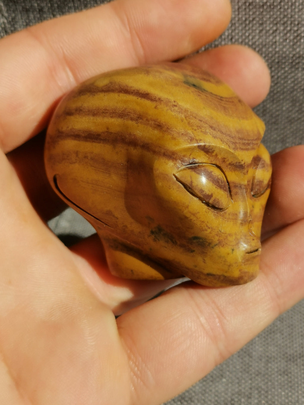 Aardappeljasperschedel uit de Mongoliëband , gesneden verzameld mineraal Roswell , UFO , Alien schedel type Roswell / Astrale reis