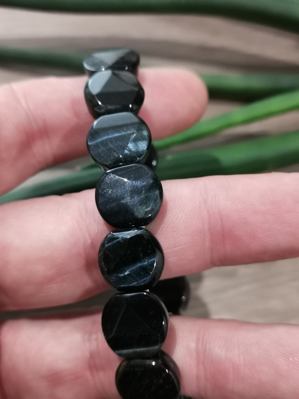 Mineralen -> Fauwkenoog / Armband met facetgeslepen ovale parel van 13 mm diameter van natuursteen