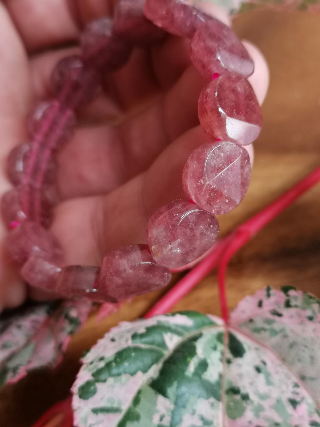 Armband van Madagaskar-aardbeikwarts – Gefacetteerde kralen