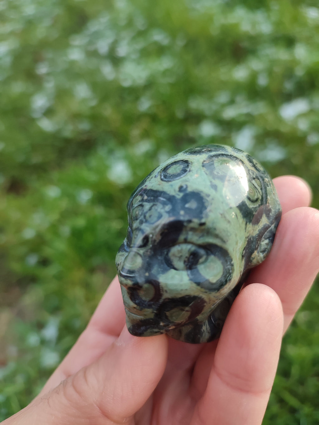 Jaspis met krokodillenleerstructuur , Kambaba-jaspis , Elf , fee , Avatar , natuurstenen sculptuur , bewerkte mineralen