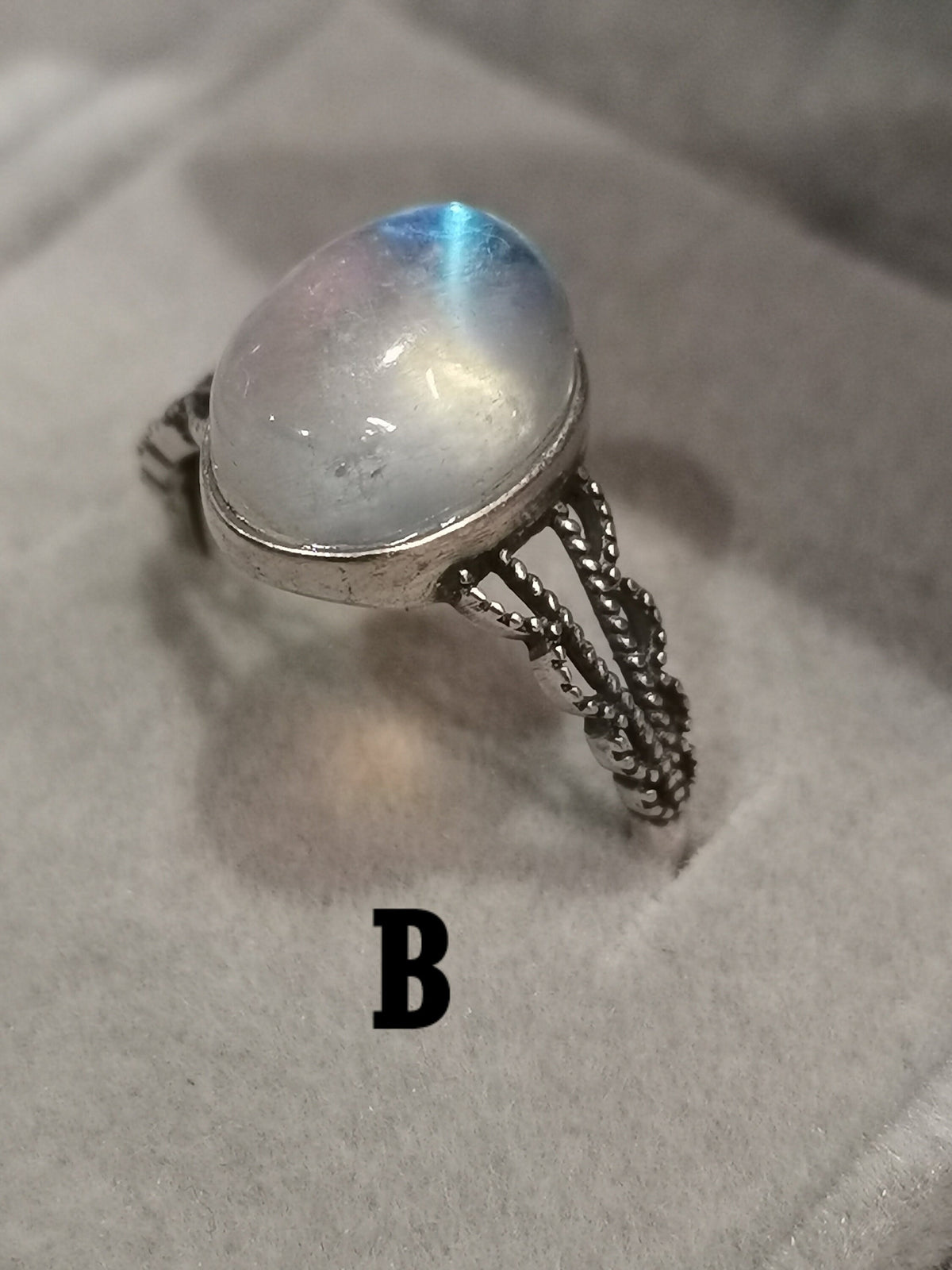 Blauer Mondstein, wahlweise als 925er-Silberring, größenverstellbar