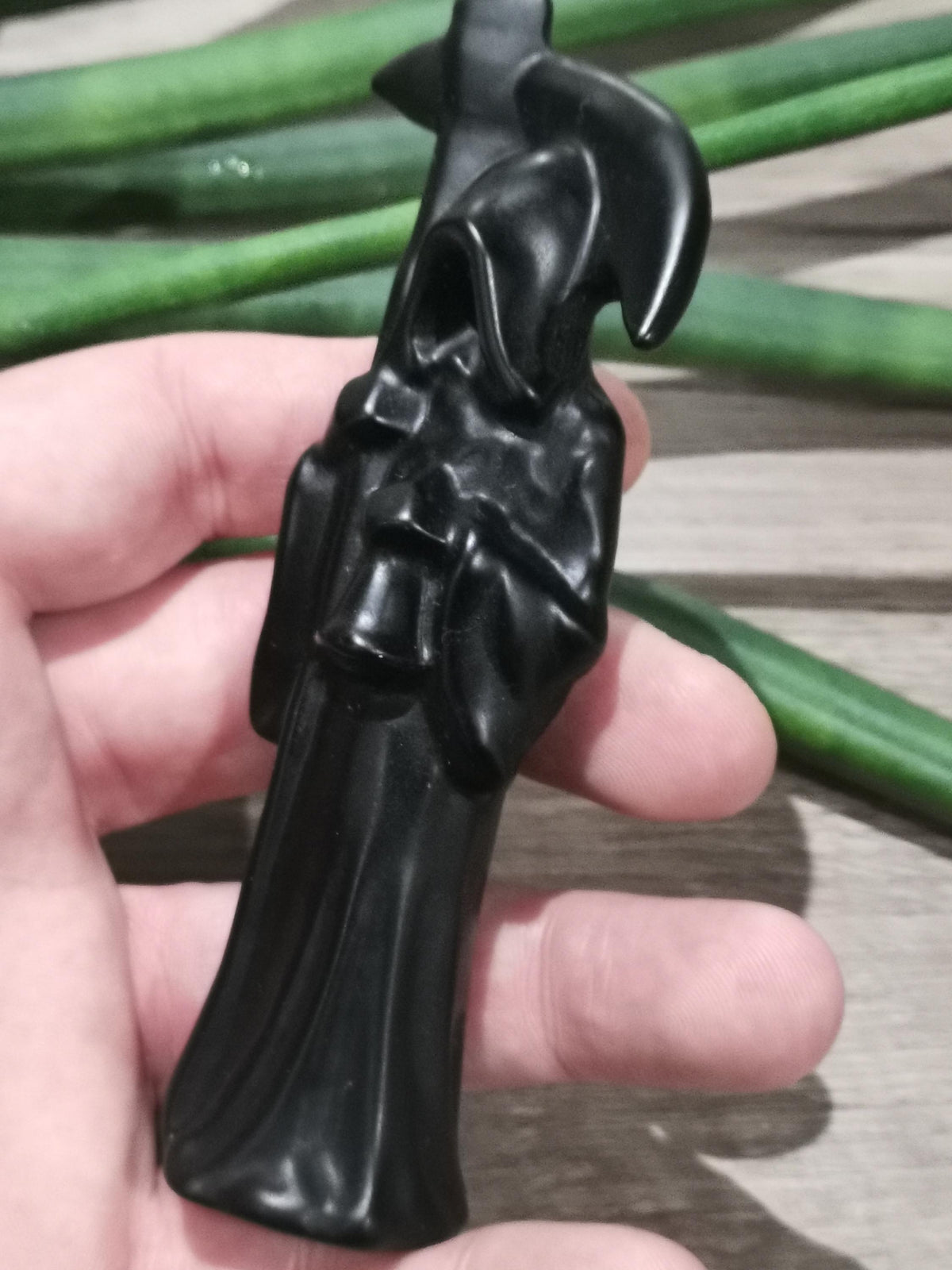 De Maaidier / De Dood , Beeldhouwwerk van Zwarte Obsidiaan / Bescherming