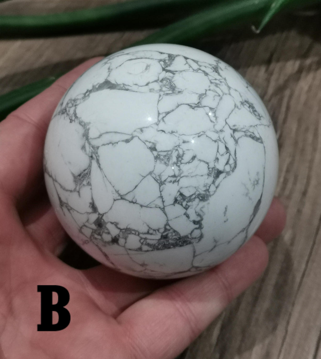 Howlite natural stone from the USA -> Collector's sphere / crystal healing YOUR CHOICE