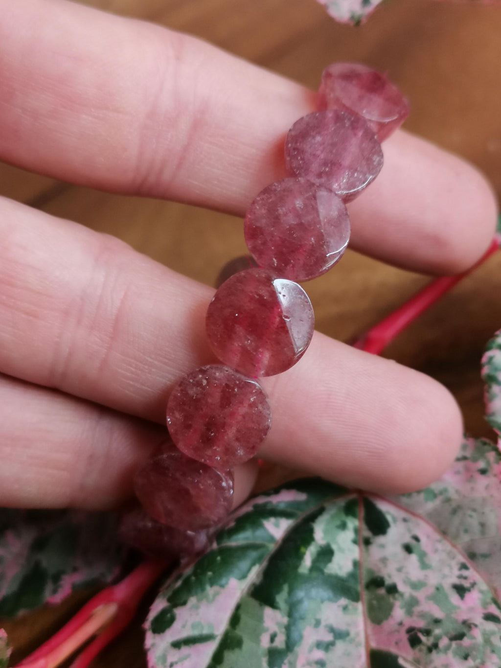 Armband van Madagaskar-aardbeikwarts – Gefacetteerde kralen