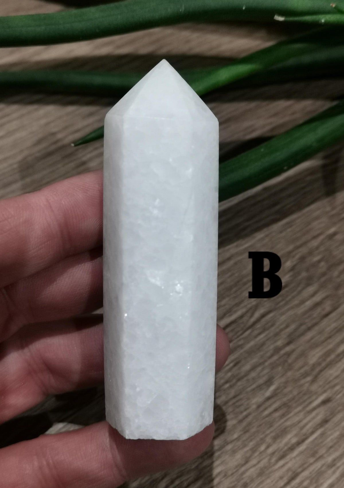 CZYSTA BIAŁA JADEITOWA KAMIEŃ, naturalny kamień w kształcie szpiczastego obelisku, kolekcjonerski / Litoterapia / Feng shui
