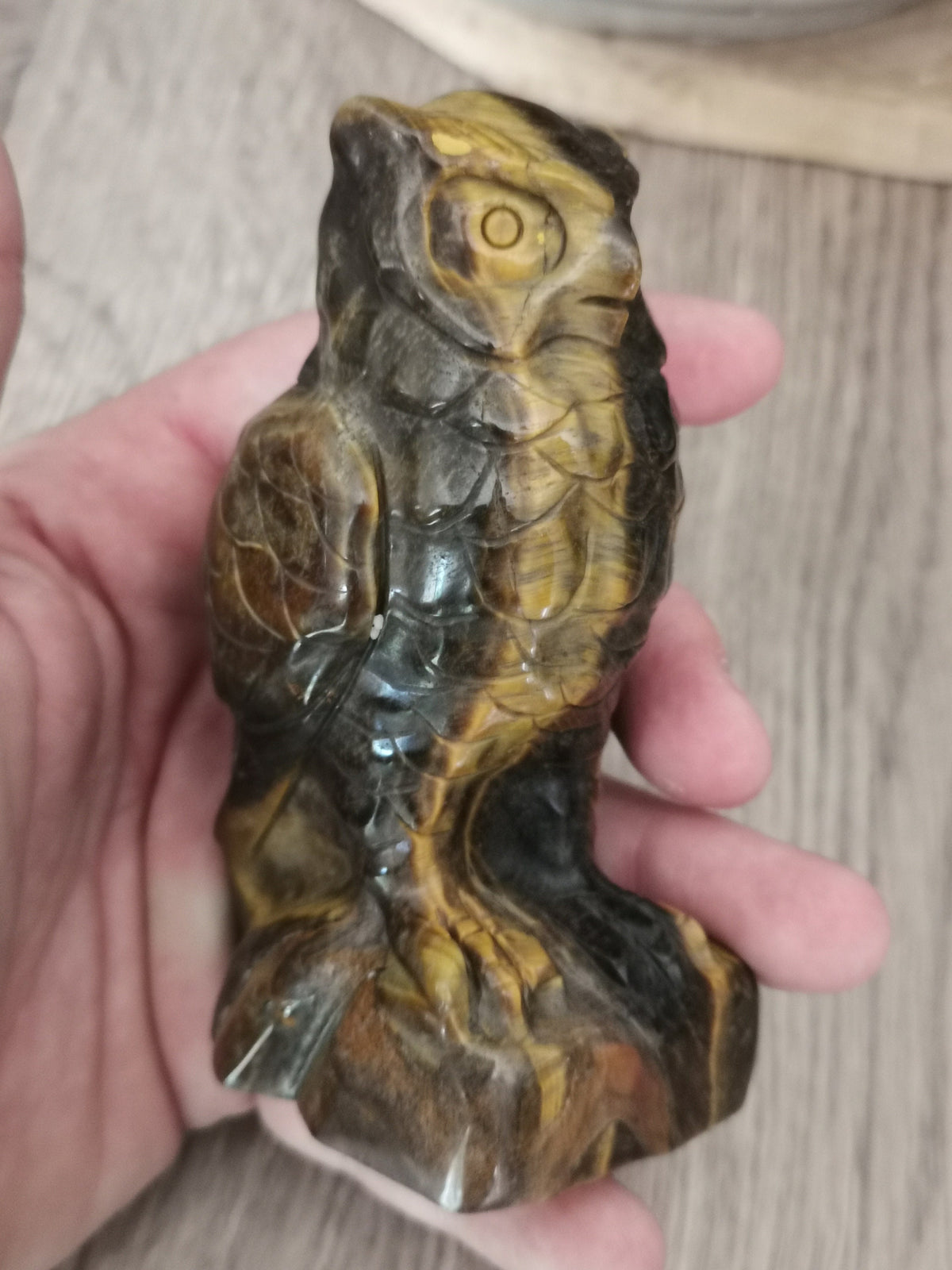 Uil van tijgeroog, sculptuur natuurstenen standbeeld