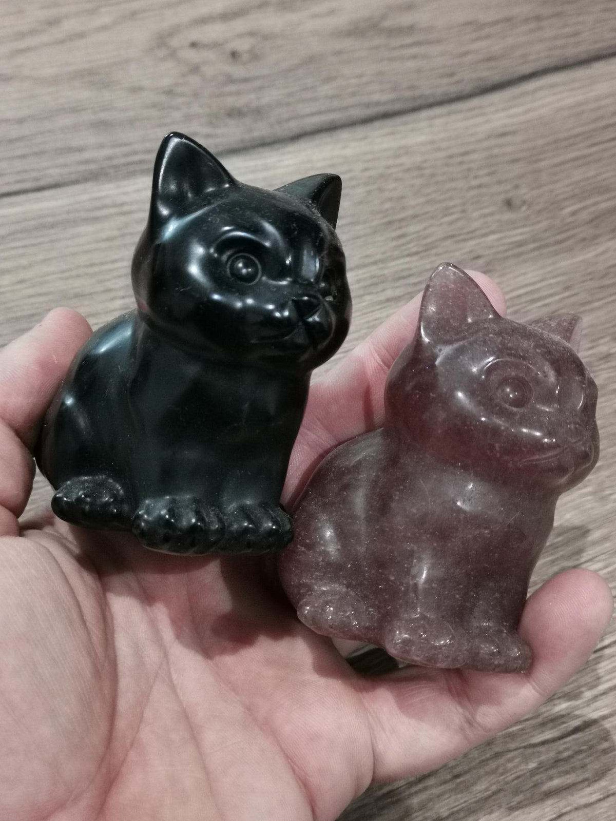 Petit Chaton , sculpture en pierre naturelle , au choix -> Obsidienne noir ou Quartz Fraise