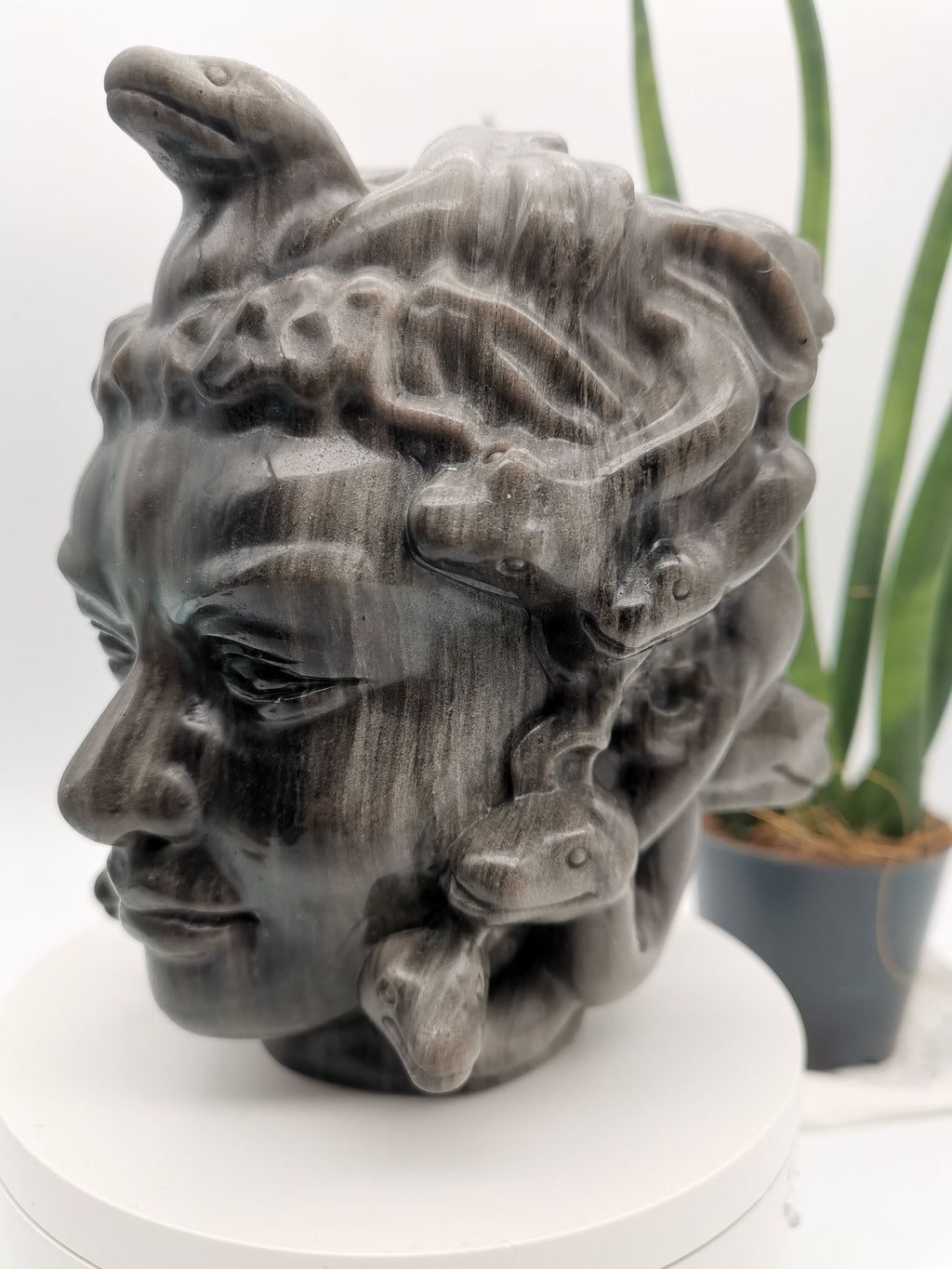 Ossidiana Argentata / Medusa / medusa / Scultura , Statua in pietra naturale da collezione / Mitologia