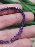Amatista de Bolivia , Pulsera de perla redonda de 4 mm facetada / Top de litoterapia