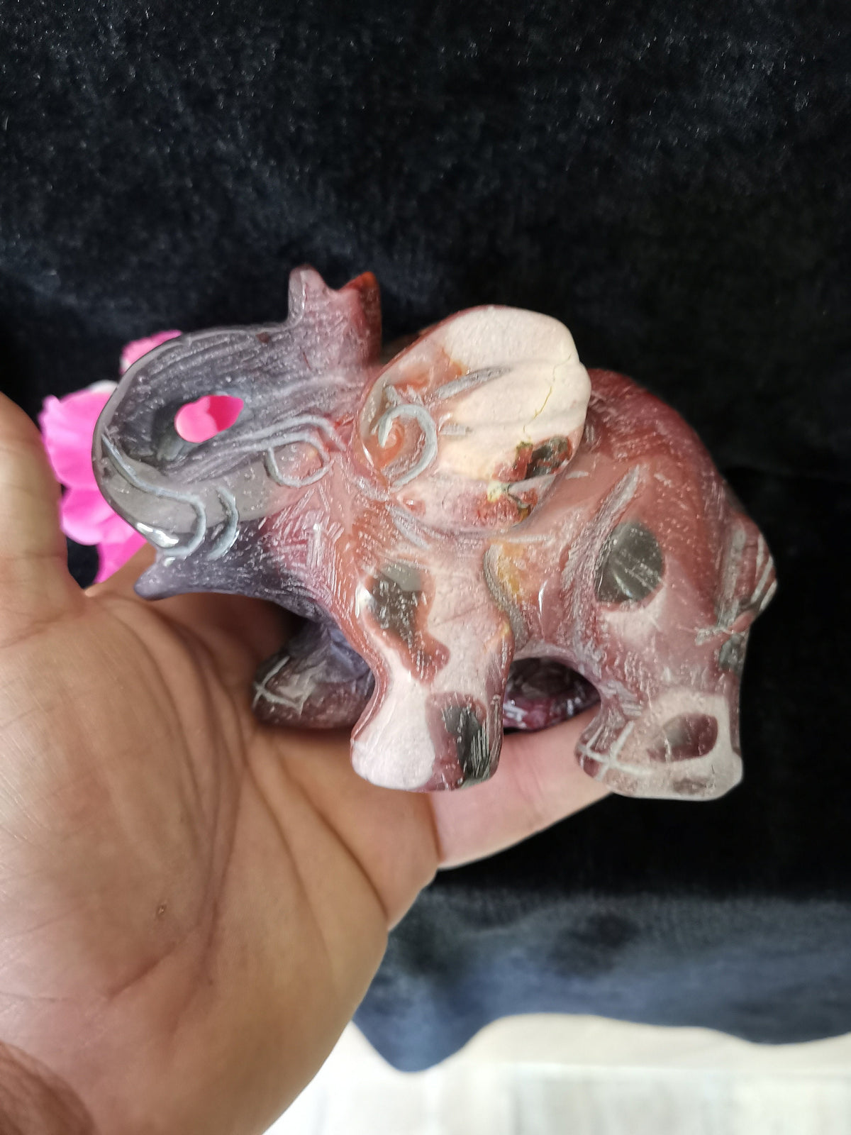 Elephant carved in JASPER MOKAÏTE stone, antique finish