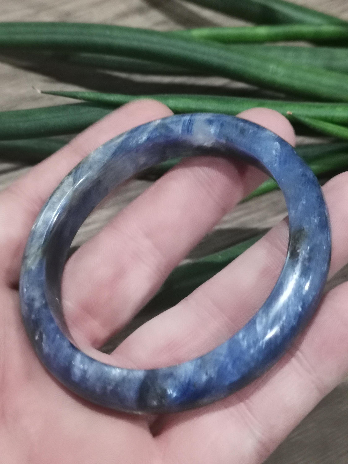 Baanarmband van cyaanite (kyanite) AA+ – Binnendiameter 61 mm