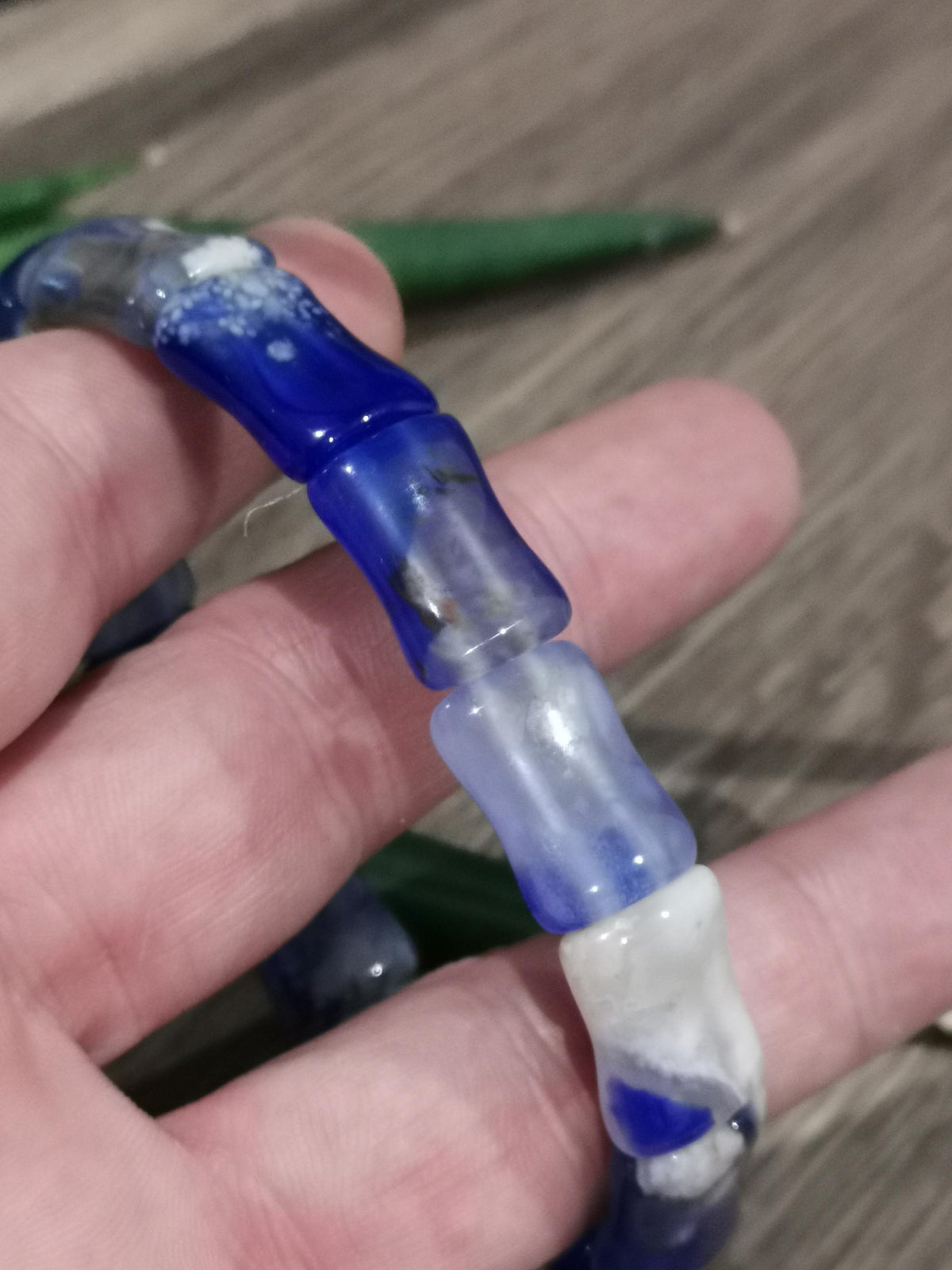 Agate  Bleu , Madagascar  -- > Bracelet en Pierre naturelle Coloré ; Longueur 17.5 cm