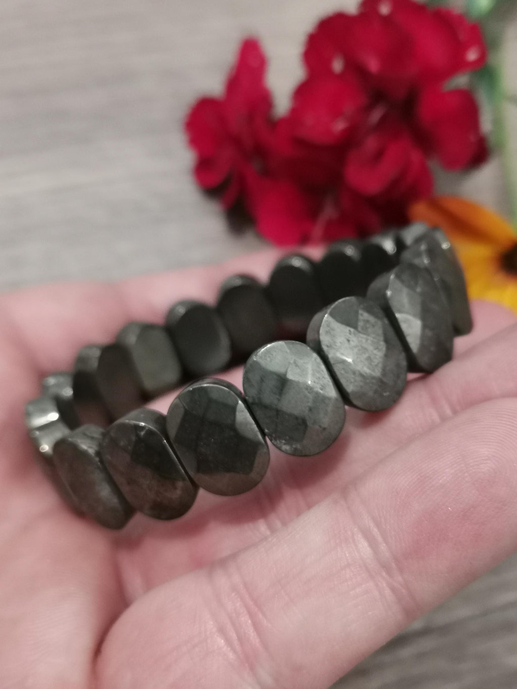 Bracelet en pyrite dorée du Pérou · Perles ovales facettées