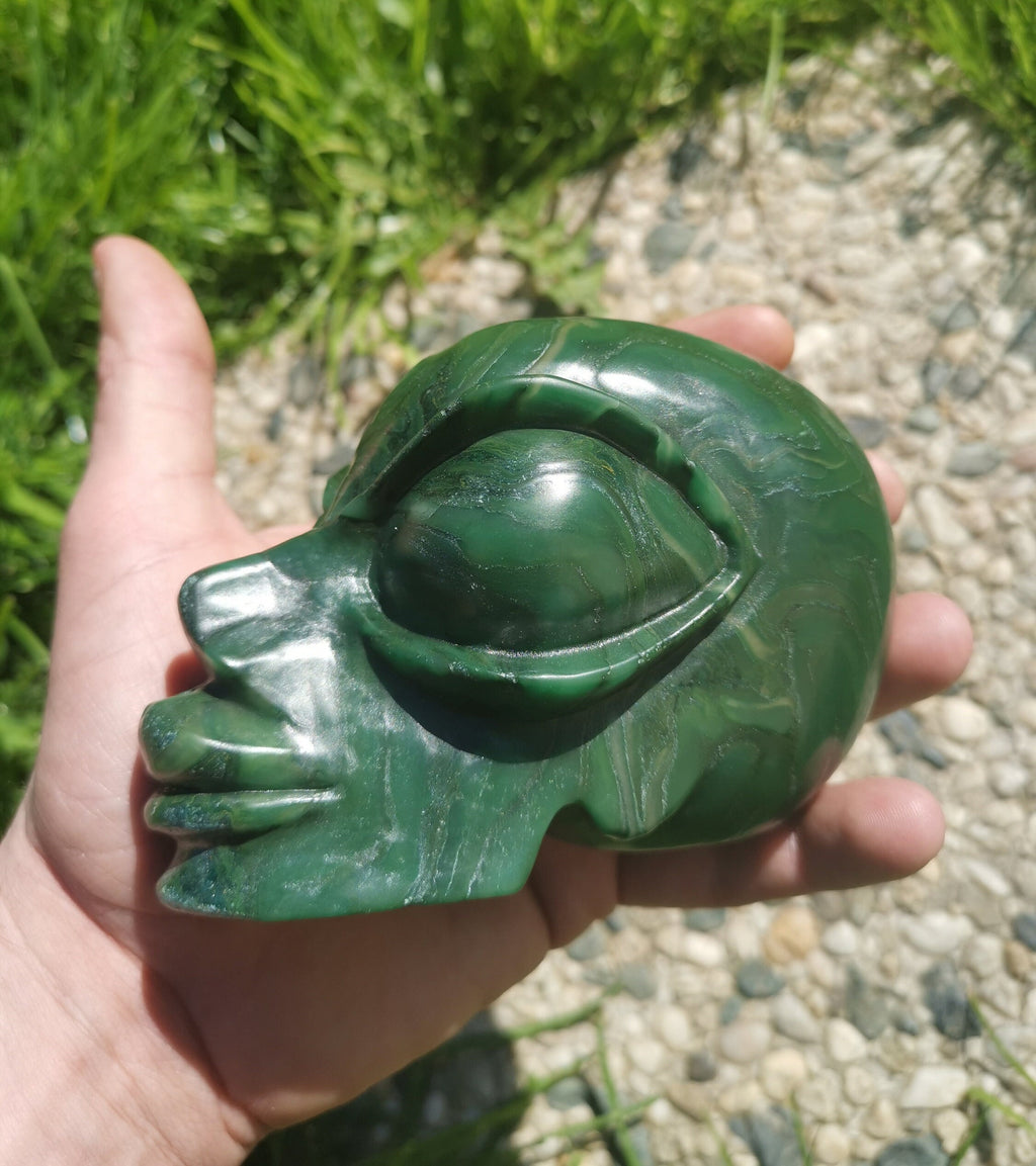 VERDITE Afrikaanse steen   Sculptuurtje Type Afrikaans hoofd  van natuursteen  /  doodshoofd / Cranio , SchÄdel , Craneo , Skull , reiki