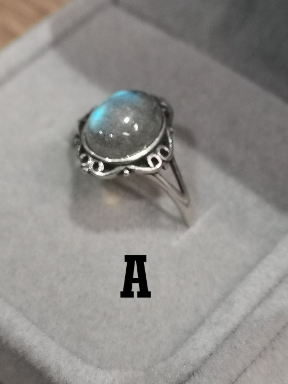 Blauer Mondstein, wahlweise als 925er-Silberring, größenverstellbar