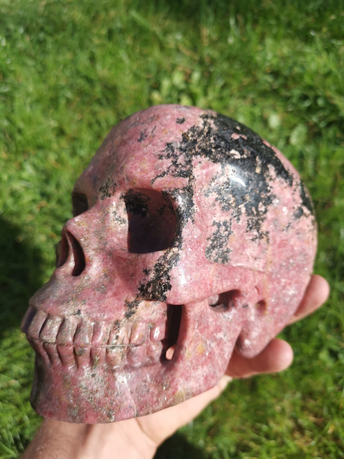 Rhodonit z Peru  /  Duża czaszka XXL 4,7  KG Kamień naturalny  / czaszka śmierci , Memento Mori , próżność