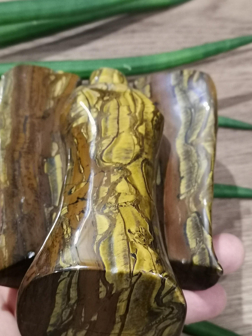 Anjo / Santo - > Escultura em Olho de Tigre Amarelo / Ouro castanho  -> 1250 gramas