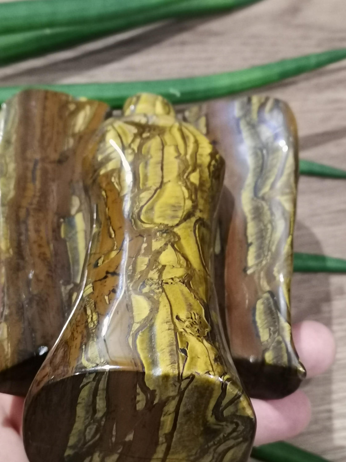 Anjo / Santo - > Escultura em Olho de Tigre Amarelo / Ouro castanho  -> 1250 gramas