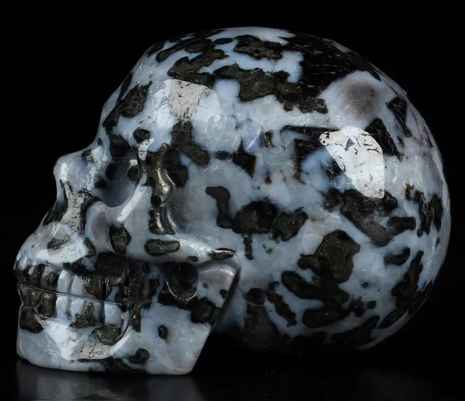 2" sculptuur van een stenen schedel van mystieke merliniet / indigo gabro -> Vanitas / memento mori