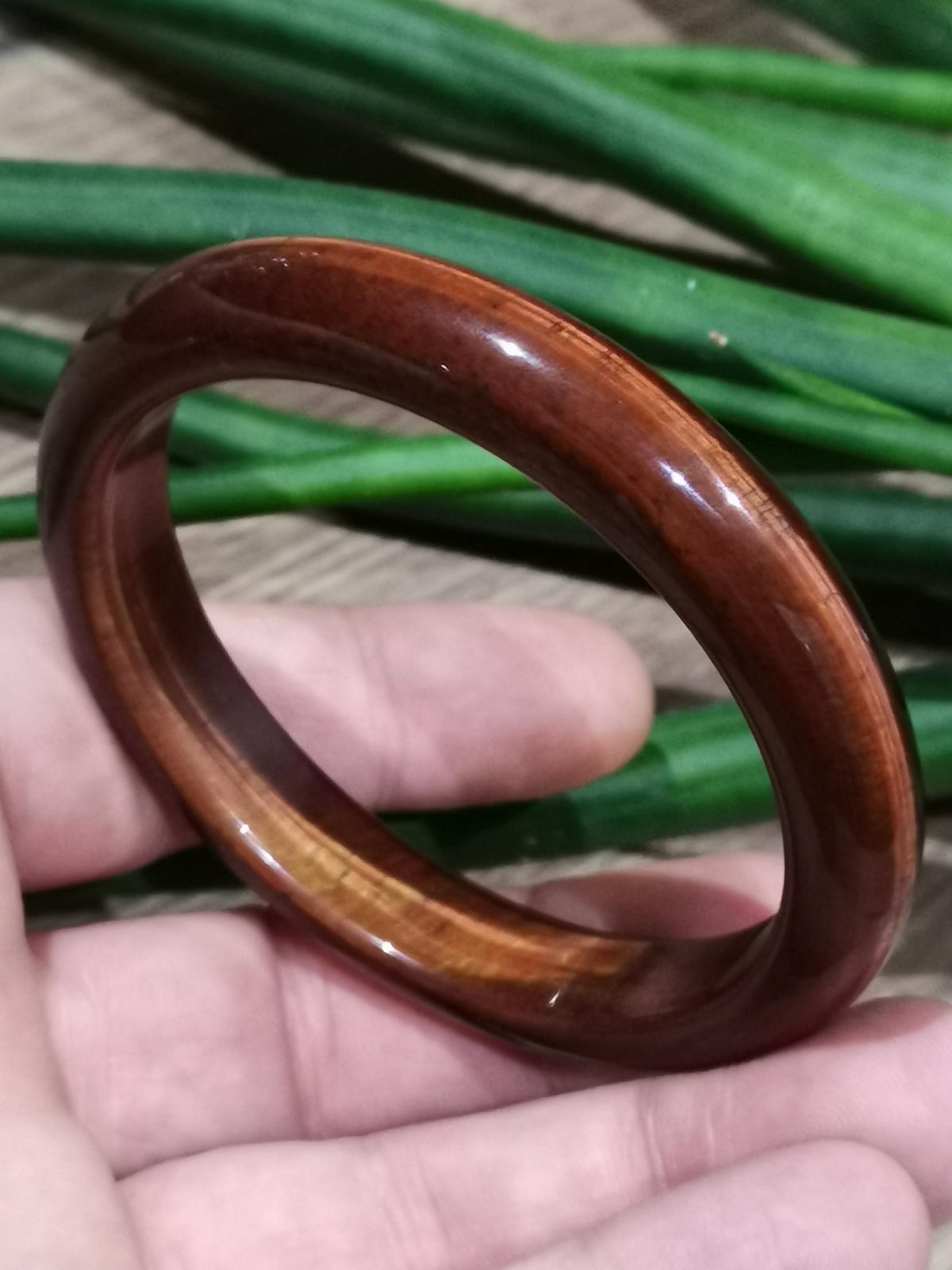 Olho de Touro, olho de tigre vermelho / Pulseira JONC Rígida em pedra natural / Diâmetro 61 mm