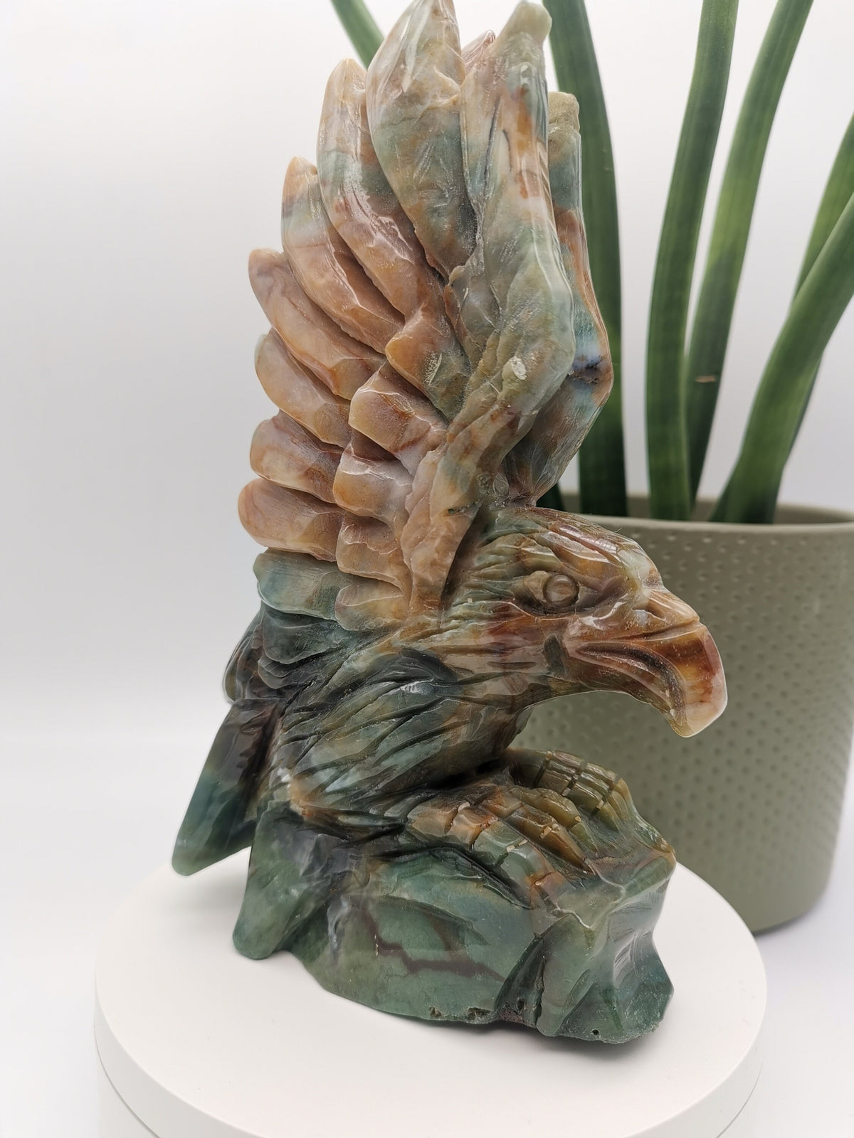 Aigle , sculpture en jaspe Sang de Dragon 1091 grammes