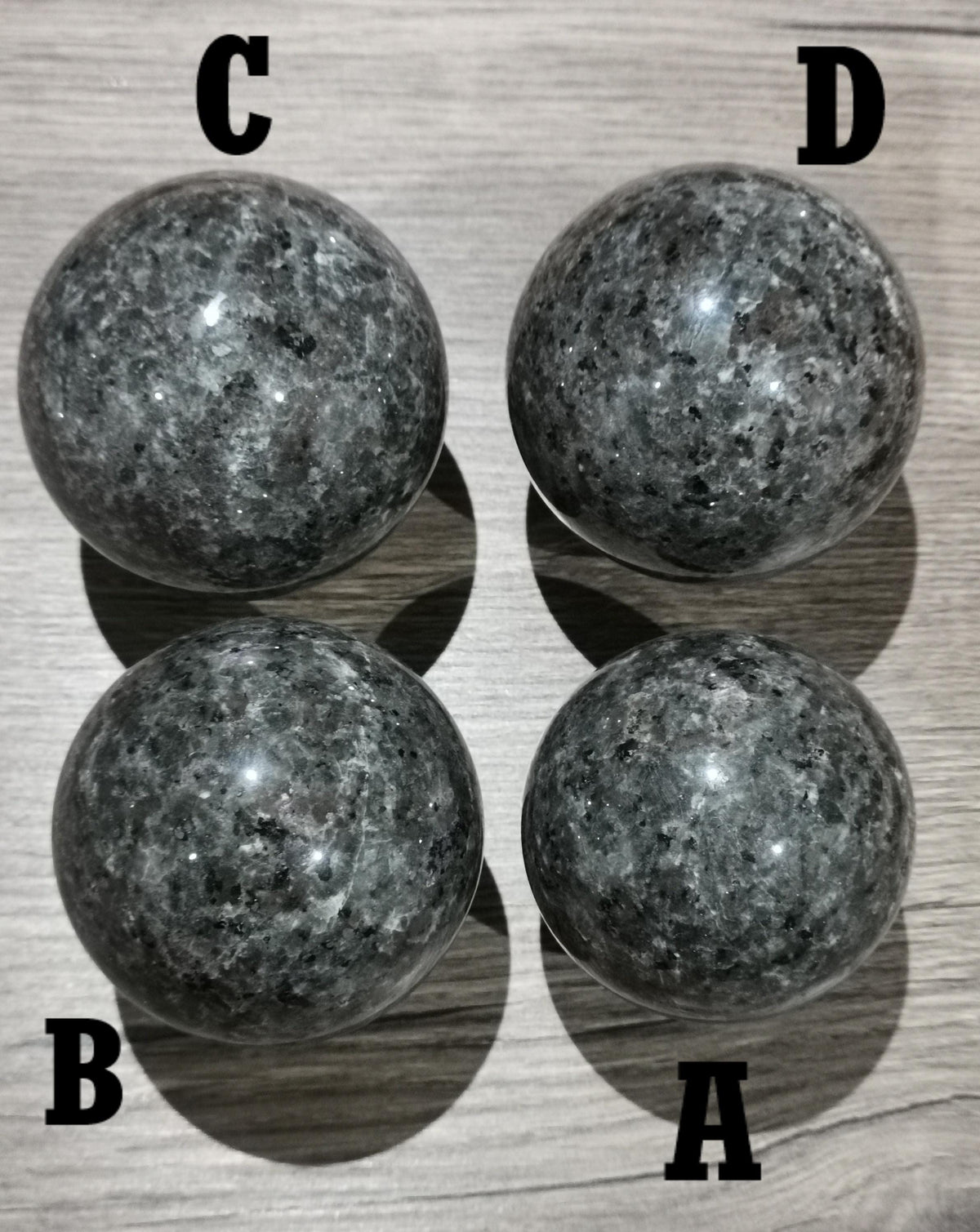 Yooperlite , piedra natural Fluorescente bajo lámpara UV , ESFERA a ELECCIÓN , Colección top