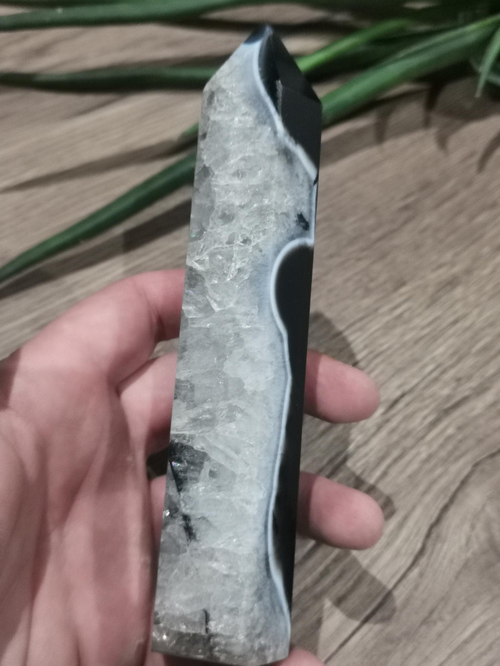 Agate noire à bandes d’Uruguay – Pointe obélisque de 169 mm