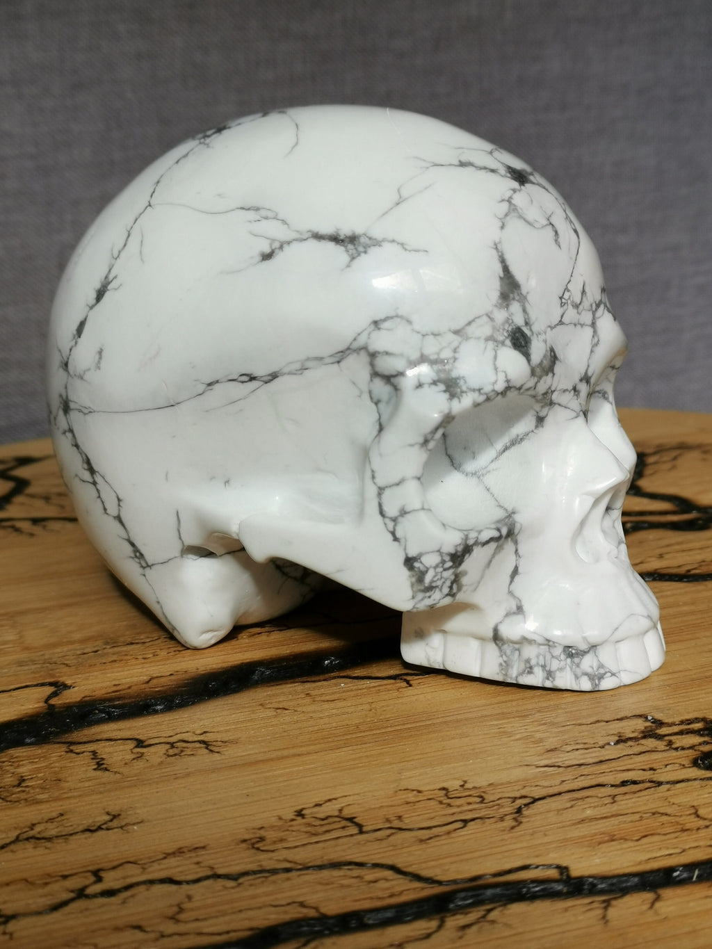 Pierre howliet Natuurlijke steensculptuur, geslepen in de vorm van een schedel / memento mori / curiositeitenkabinet