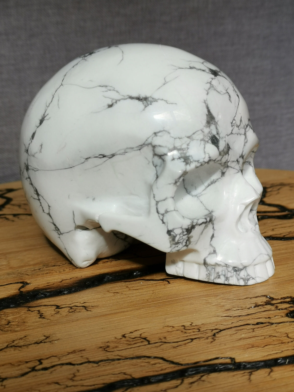 Pierre howliet Natuurlijke steensculptuur, geslepen in de vorm van een schedel / memento mori / curiositeitenkabinet