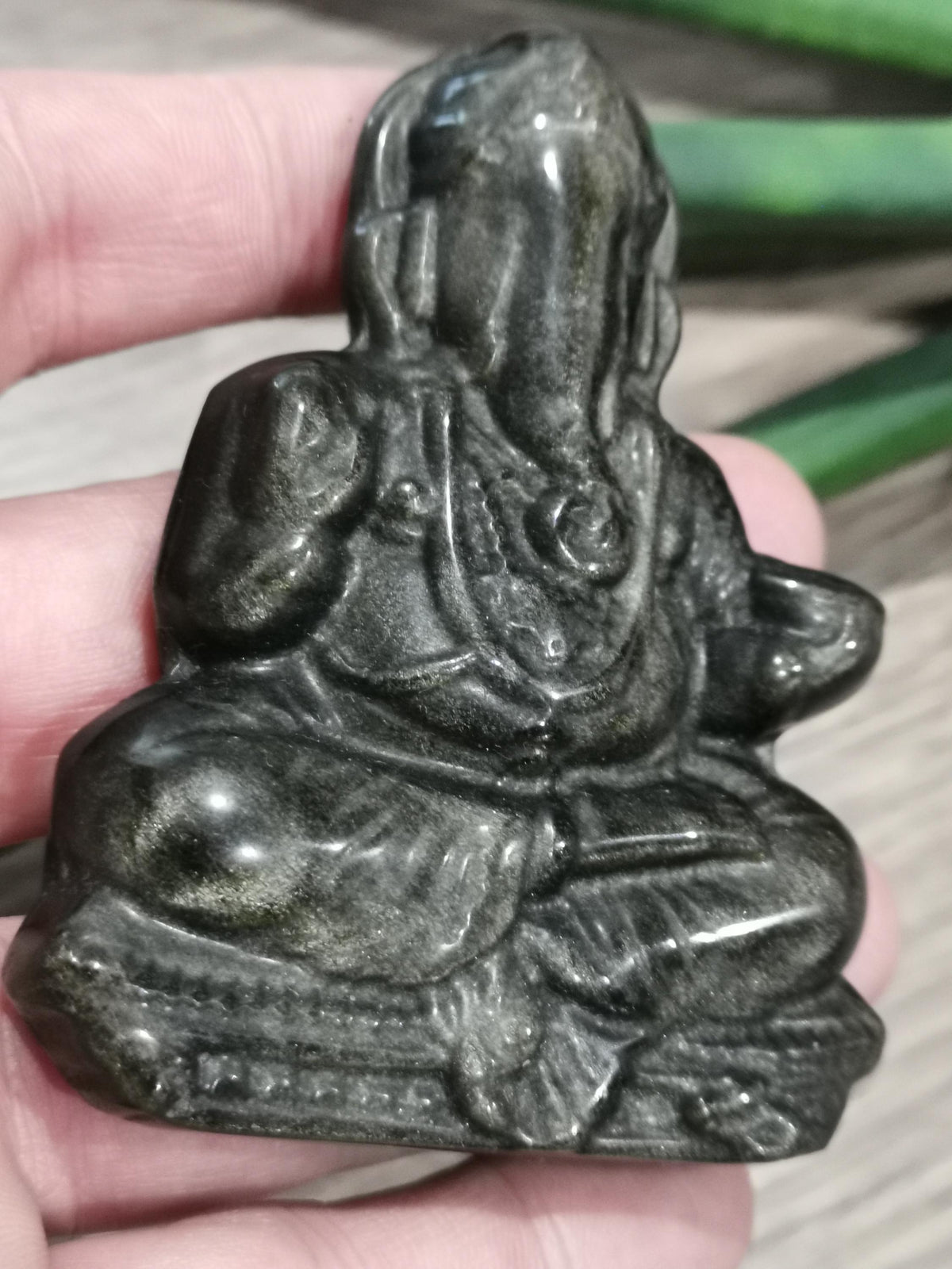 Ganesha gravada em obsidiana dourada – Escultura em pedra natural