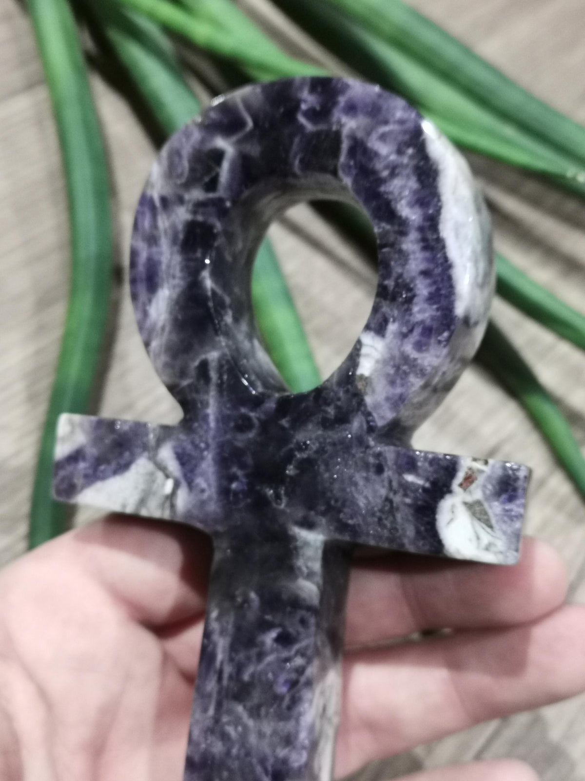 Croix Ankh en pierre naturelle – Améthyste, sodalite ou jade blanc