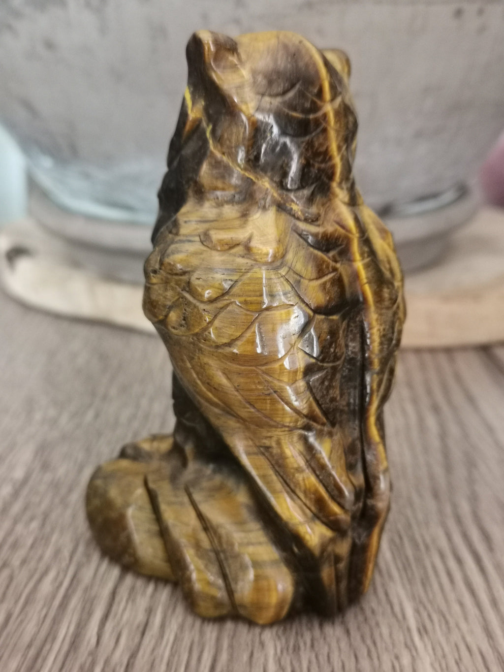 Uil van tijgeroog, sculptuur natuurstenen standbeeld