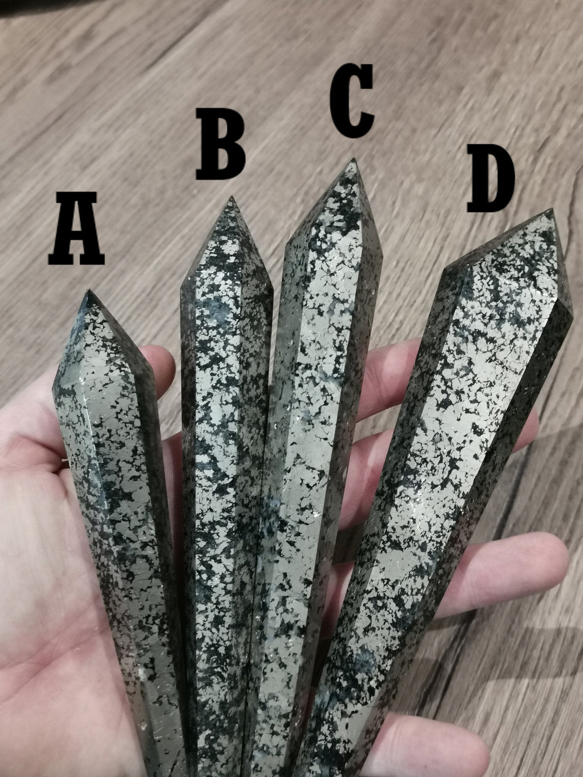 Baguette / Scepter van Pyriet uit Peru / Geslepen mineralen / Obelisk voor verzamelaars / Genezingspunt