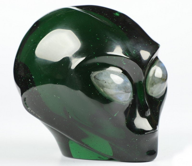 Alien-Schädel Roswell aus grünem Heldenstein und Labradorit · XL