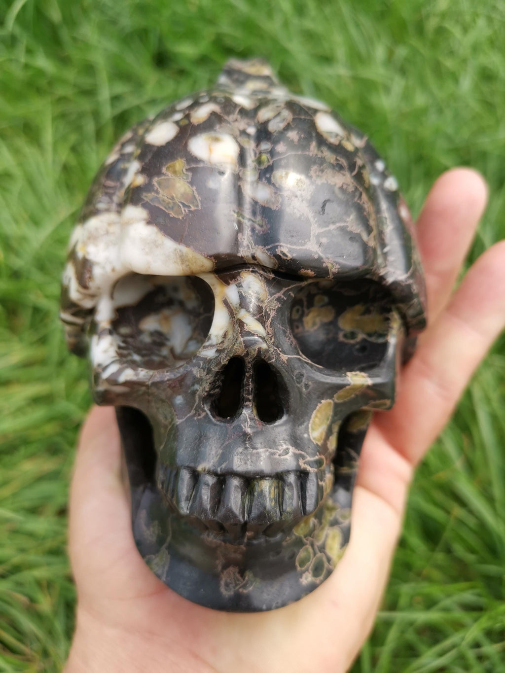 Pumpor i plumitjaspis   / Dödskalle i natursten   /  Skull Kristallskalle / halloween / Pumpa