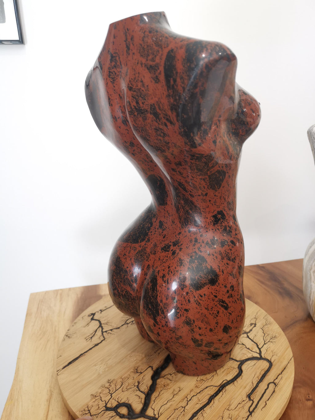 Buste XXL + 17 KG , Corps de femme en Obsidienne Rouge , Obsidienne Acajou