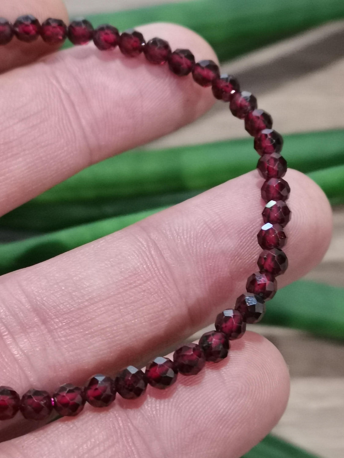 Pulseira à Medida / Granada Almandina , Cor Vermelho Vinho , Contas redondas facetadas 4 mm