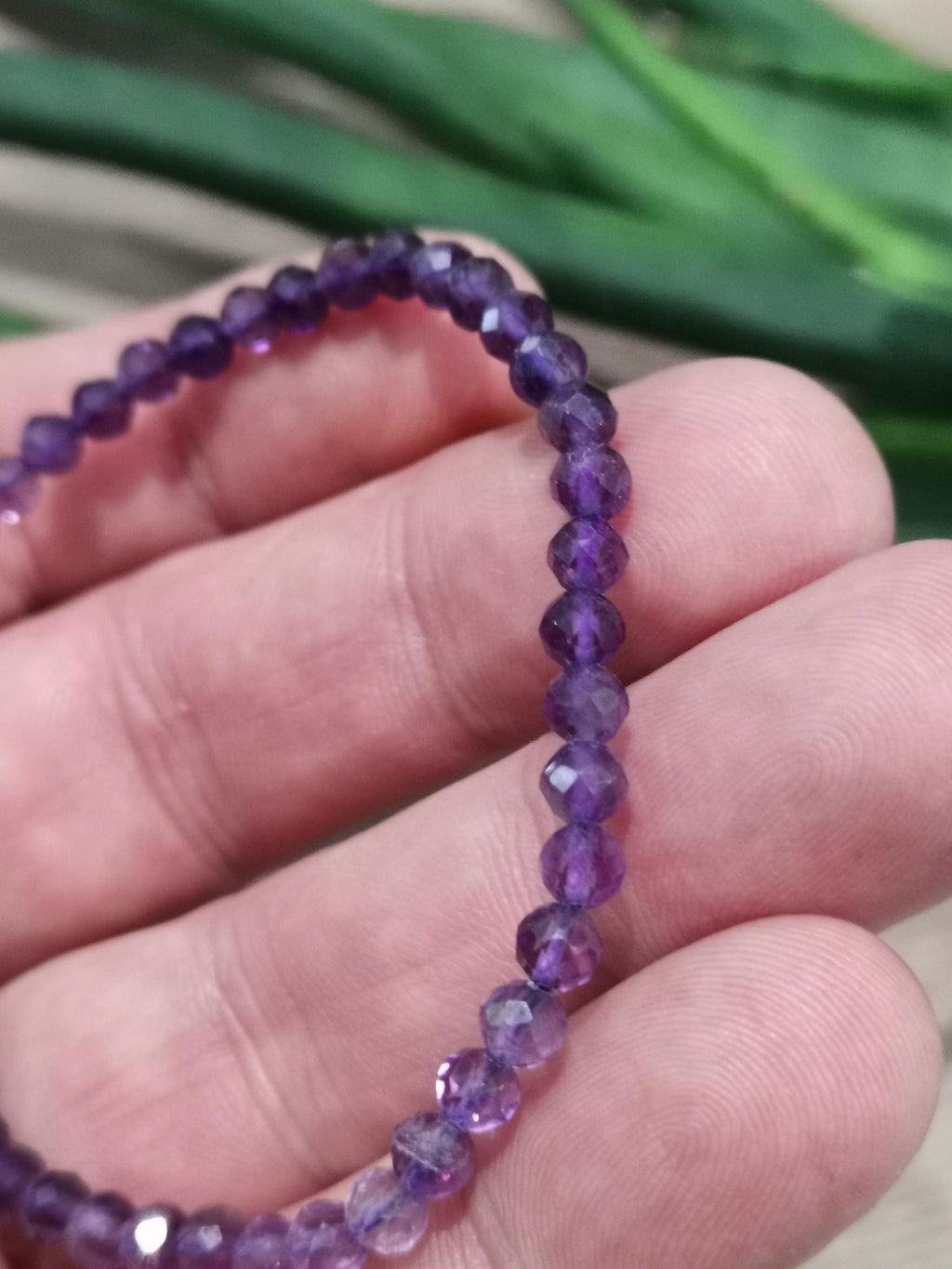 Amatista de Bolivia , Pulsera de perla redonda de 4 mm facetada / Top de litoterapia
