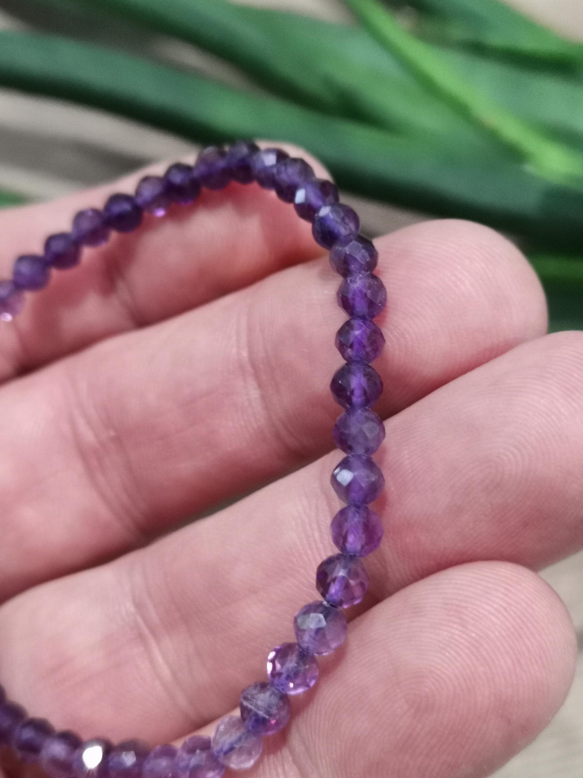 Ametista da Bolívia , Pulseira em conta redonda de 4 mm facetada / Top litoterapia