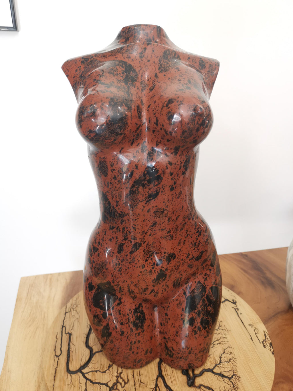 Buste XXL + 17 KG , Corps de femme en Obsidienne Rouge , Obsidienne Acajou