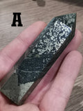 Pyrite du Pérou – Pointe obélisque en pierre naturelle au choix