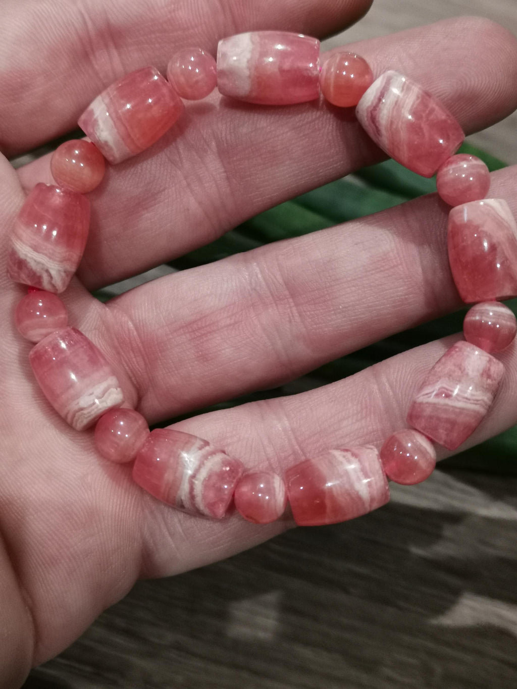 Rhodochrosiet uit Argentinië, ronde parel van 8 millimeter + tonvormig van 14 / 10 -> Grade AAA+